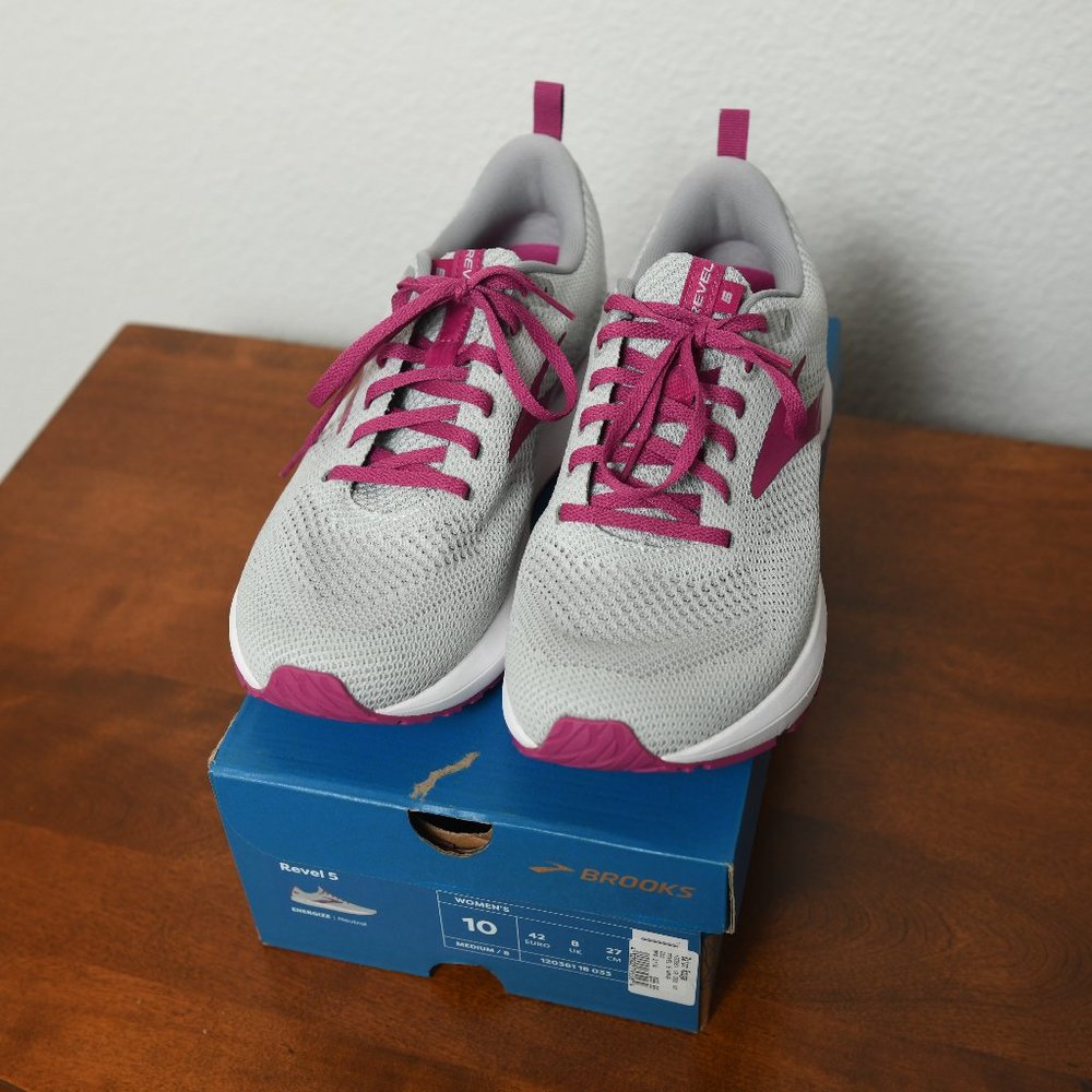 NWT Brooks Revel 5